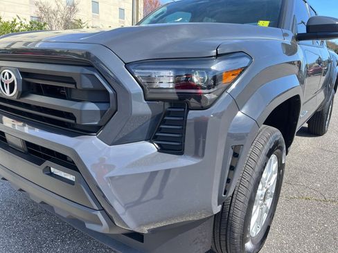 Certified 2025 Toyota Tacoma SR5 image 30