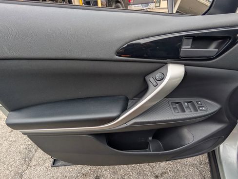 Used 2020 Mitsubishi Eclipse Cross ES FWD image 12