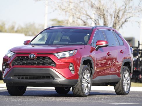 Used 2022 Toyota RAV4 XLE Premium image 34