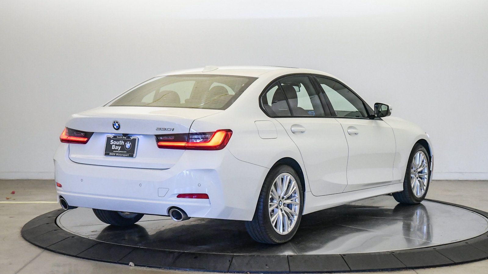 Used 2023 BMW 330i Sedan w/ Premium Package RWD image 5