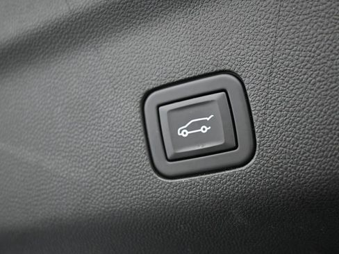 Used 2024 Chevrolet Suburban LT image 48