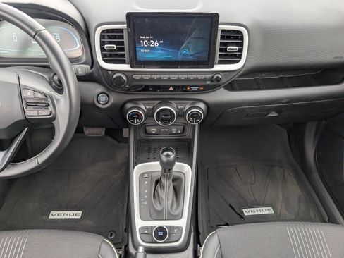 Certified 2025 Hyundai Venue Limited image 7