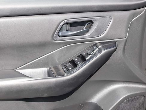 Used 2025 Nissan Rogue S FWD image 19