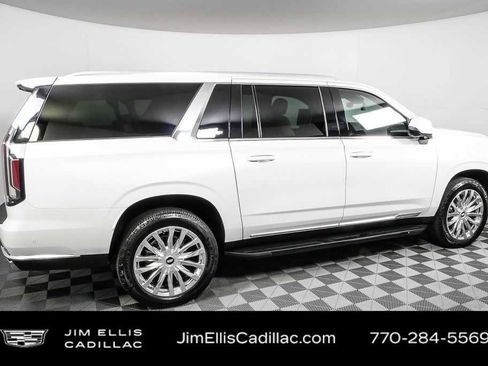 Used 2022 Cadillac Escalade ESV Premium Luxury image 31