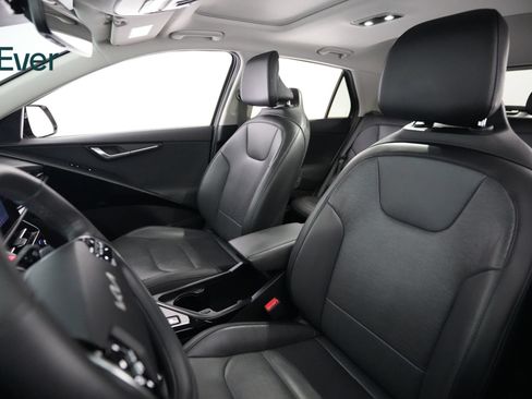 Used 2023 Kia Niro Wave FWD image 4