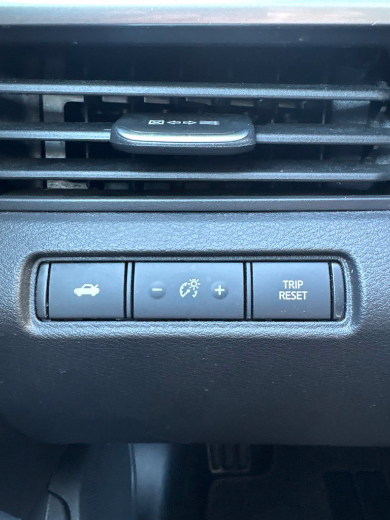 Used 2024 Nissan Altima 2.5 SR FWD image 16