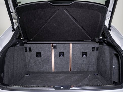 Certified 2025 Porsche Macan image 28