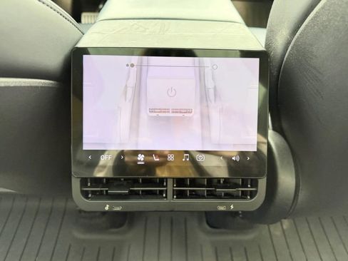 Used 2022 Tesla Model Y Performance image 23