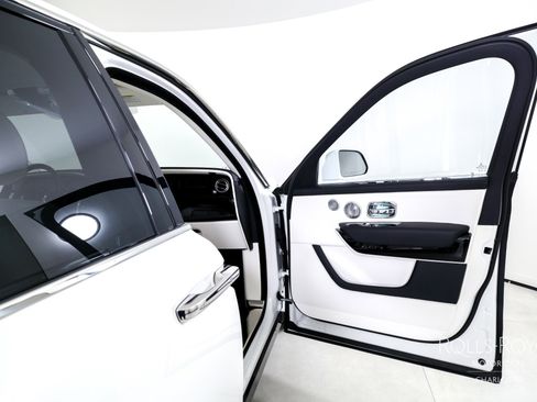Certified 2025 Rolls-Royce Cullinan image 30