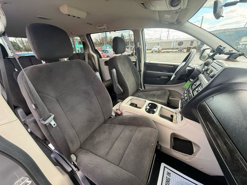 Used 2013 Dodge Grand Caravan SXT image 10