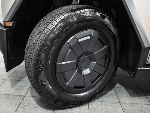 Used 2025 Tesla Cybertruck AWD Crew Cab image 7