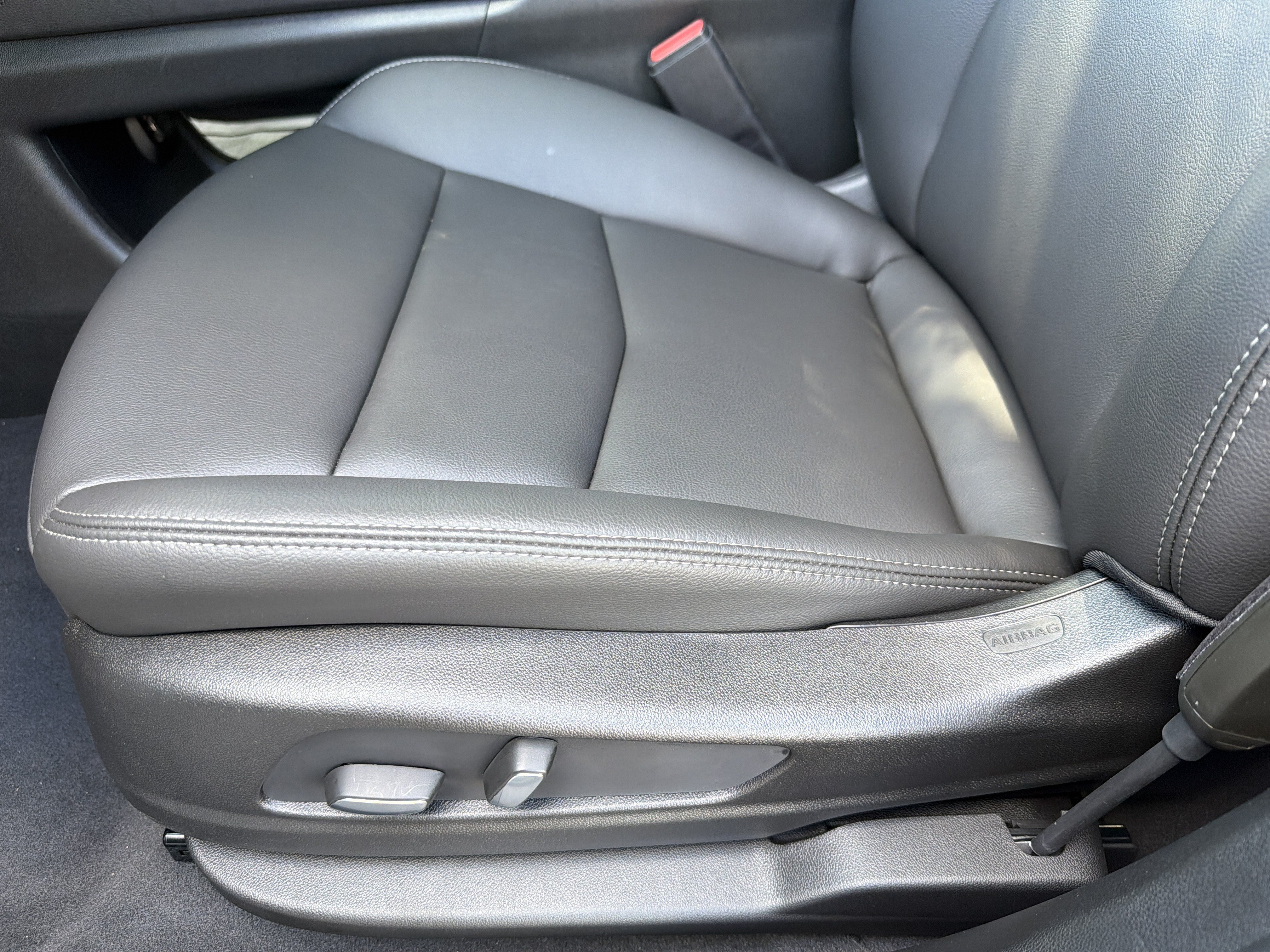 Used 2025 Cadillac XT6 Luxury AWD/4WD image 27