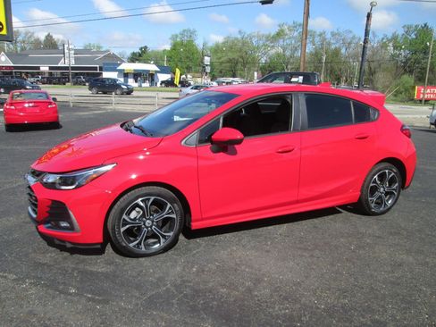 Used 2019 Chevrolet Cruze LT w/ Convenience Package image 3