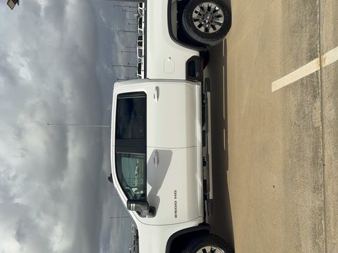 Used 2024 Chevrolet Silverado 2500 LT image 3
