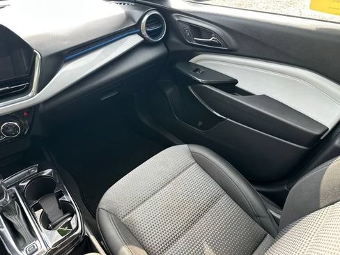 Certified 2024 Chevrolet Trax LT w/ Sunroof Package FWD image 22