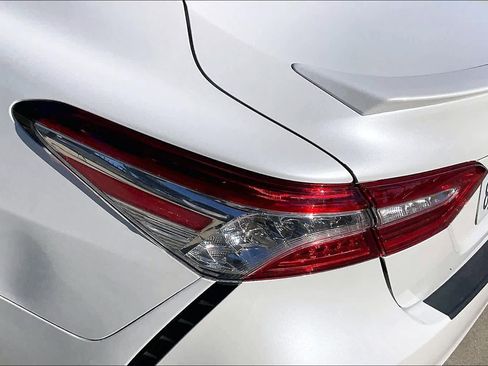 Used 2020 Toyota Camry XSE image 27