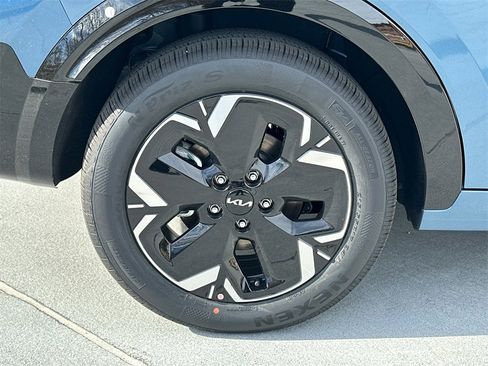 New 2025 Kia Niro Wind image 8