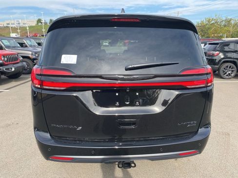 New 2026 Chrysler Pacifica Limited w/ S Appearance Package image 4