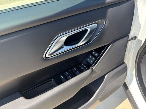 New 2026 Land Rover Range Rover Velar Dynamic SE image 12