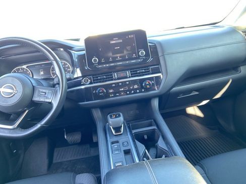 Used 2024 Nissan Pathfinder SV FWD image 11