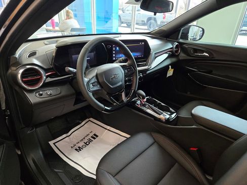 New 2025 Chevrolet Trax RS w/ Sunroof Package image 2