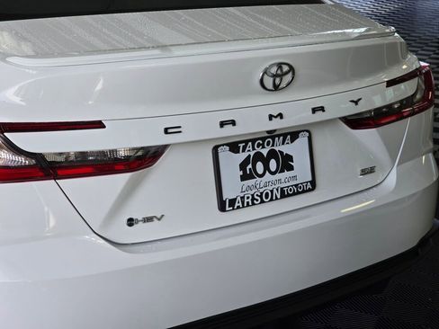 Used 2025 Toyota Camry SE image 13