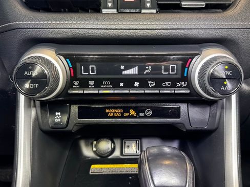 Used 2019 Toyota RAV4 XLE Premium AWD/4WD image 32