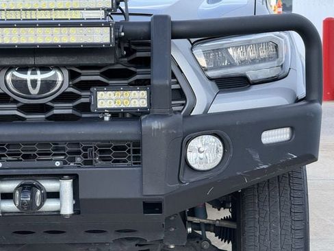 Used 2020 Toyota Tacoma TRD Sport w/ TRD Premium Sport Package image 8