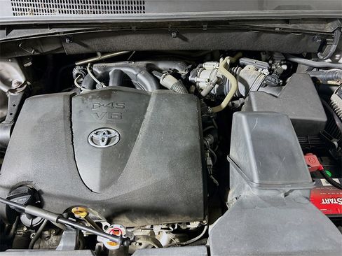 Used 2018 Toyota Highlander XLE w/ Carpet Mat Package (TMS) image 29