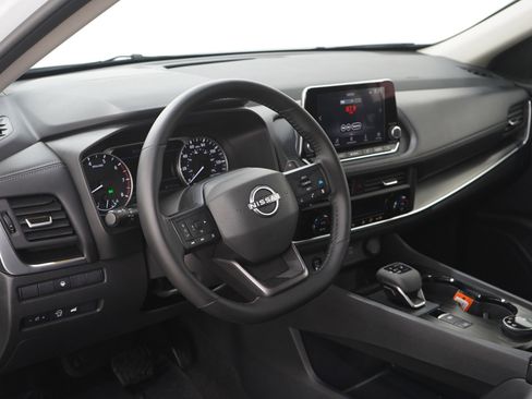 Used 2025 Nissan Rogue SV image 25