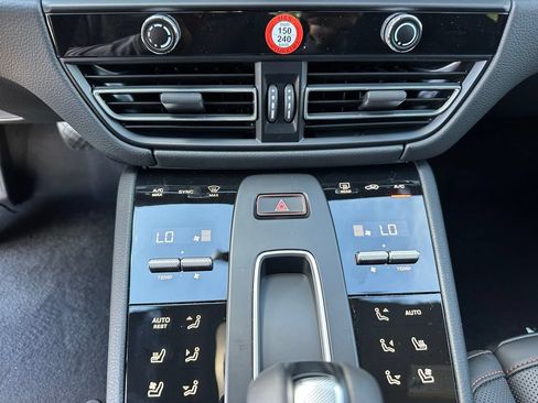 Used 2026 Porsche Macan AWD/4WD image 28