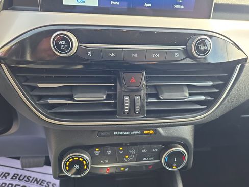 Used 2022 Ford Escape SE w/ Cold Weather Package image 25