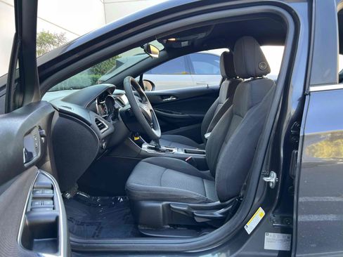 Used 2017 Chevrolet Cruze LT w/ RS Package FWD image 4