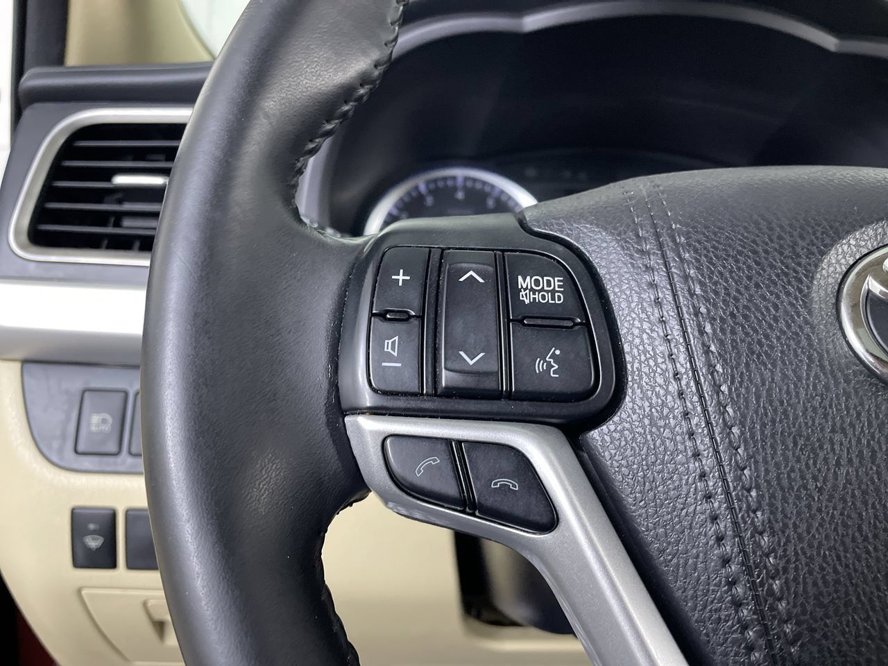 Used 2017 Toyota Highlander XLE AWD/4WD image 28