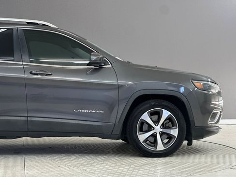 Used 2019 Jeep Cherokee Limited FWD image 35