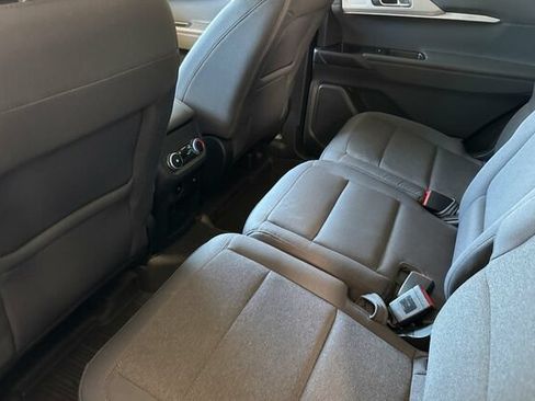 Used 2025 Ford Explorer Active RWD image 12