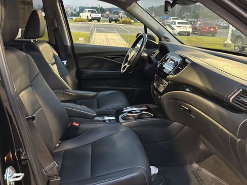 Used 2022 Honda Pilot Touring image 10