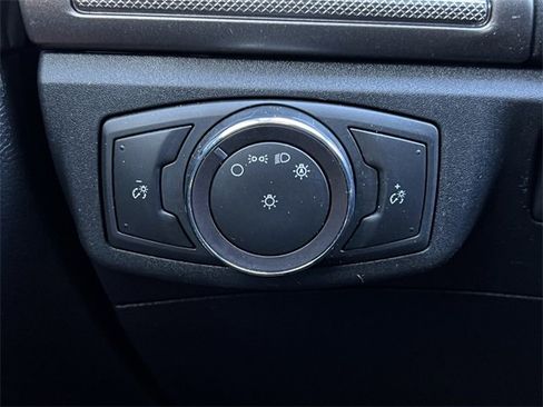 Used 2020 Ford Fusion SE image 18