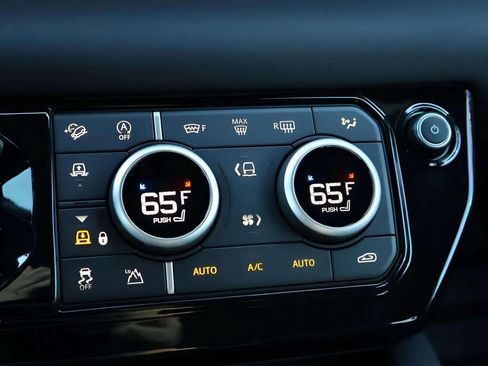 Certified 2024 Land Rover Defender 110 X-Dynamic SE AWD/4WD image 23