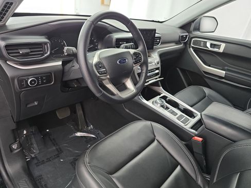Used 2024 Ford Explorer XLT w/ Equipment Group 202A image 17