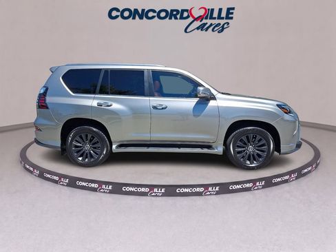 Used 2023 Lexus GX 460 Premium w/ Accessory Package AWD/4WD image 7