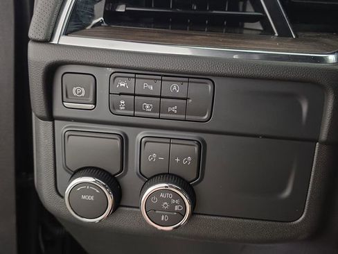 Used 2026 Chevrolet Tahoe Premier RWD image 17