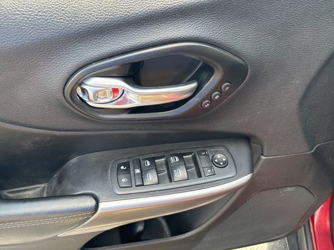 Used 2021 Jeep Cherokee Limited w/ Mopar Interior Package AWD/4WD image 14