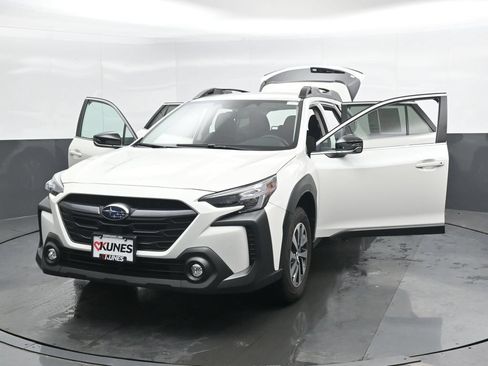 Used 2025 Subaru Outback Premium AWD/4WD image 47