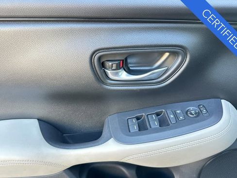 Certified 2025 Honda HR-V LX image 11