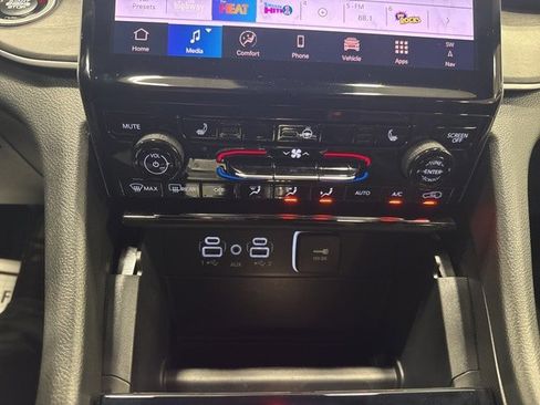 New 2025 Jeep Grand Cherokee Limited w/ Trailer Tow Package image 27