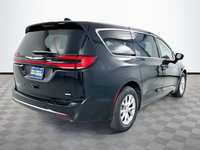 New 2026 Chrysler Pacifica Select