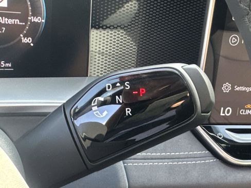 New 2026 Volkswagen Tiguan SE R-Line image 24