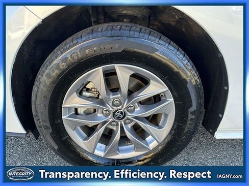 Used 2024 Toyota Sienna XLE image 11