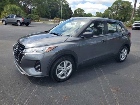 Used 2024 Nissan Kicks S image 3